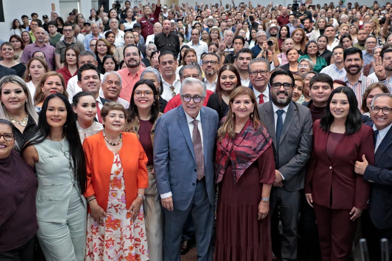 El mandatario estatal asistió ahora el Informe que rindieron las legisladoras y legisladores locales del Movimiento de Regeneración Nacional, que representan la zona centro del estado