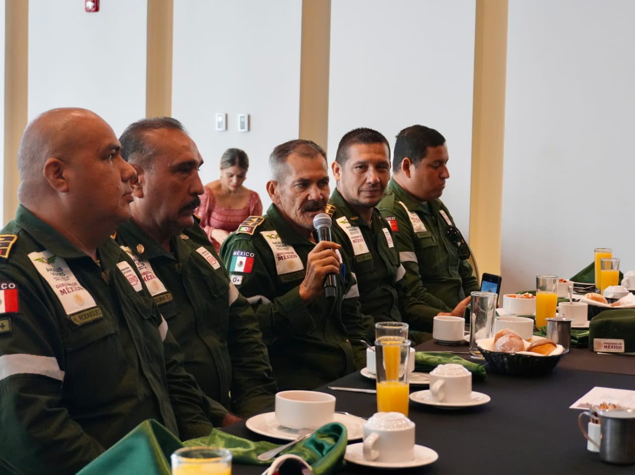Reconoce Sectur labor de apoyo y auxilio en carretera de los Ángeles Verdes
Al entregar reconocimientos al personal de la corporación, la secretaria de Turismo de Sinaloa, Mireya Sosa Osuna, destacó la labor de servicio que realizan