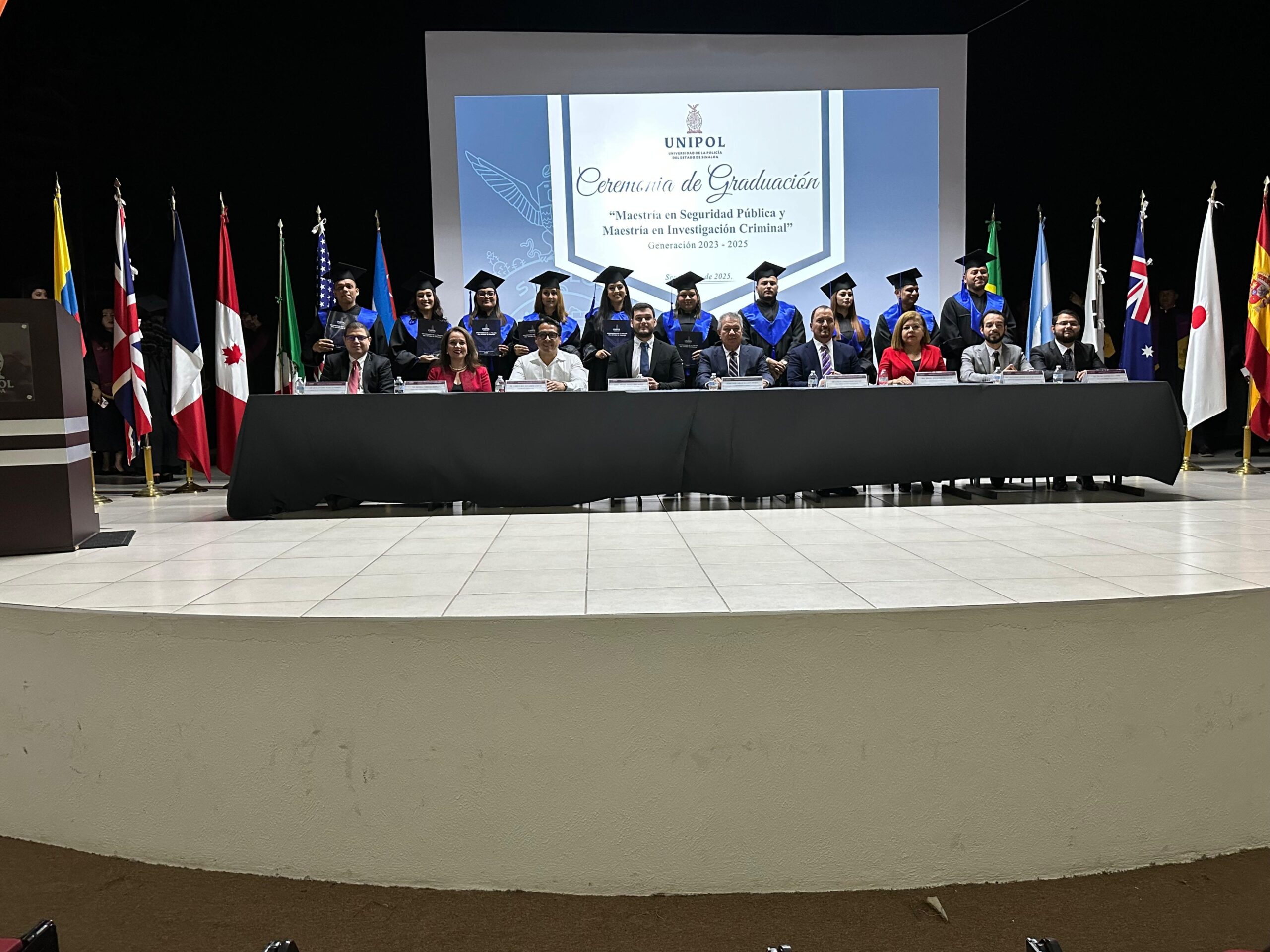 Refuerza Unipol áreas de seguridad pública; gradúa a 48 nuevos maestrantes en Seguridad Pública e Investigación Criminal
Celebran su acto académico en el Auditorio Magno de la Institución Educativa
