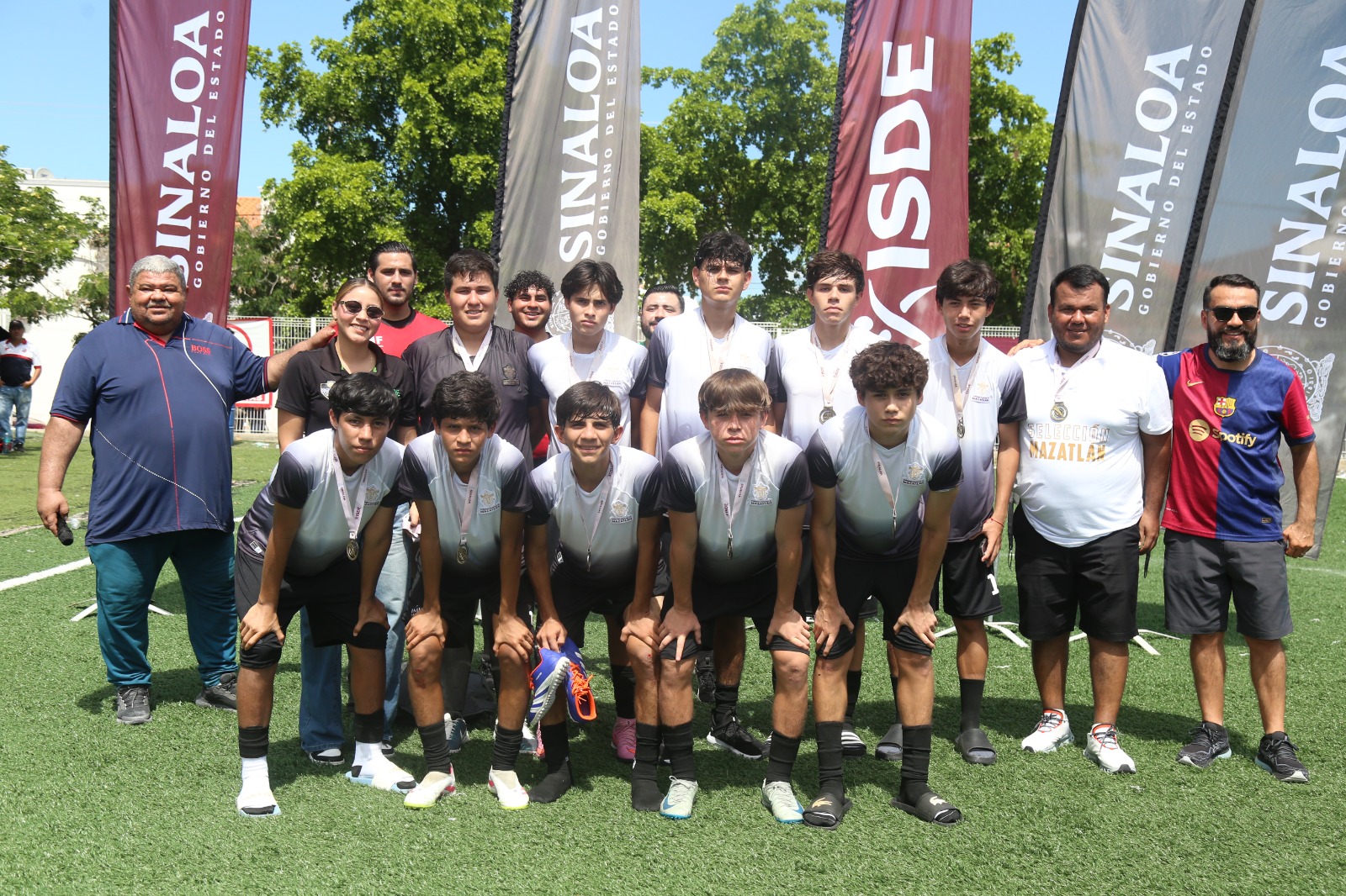 El equipo "patasalada" categoría 2007-2008 vence a Culiacán 5-4 en su visita a la capital del estado, para levantar el trofeo que lo acredita como monarca de la justa celebrada en la cancha de Villa Universidad de Culiacán 
