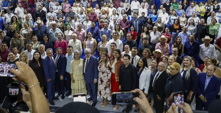 Estamos sacando adelante a Sinaloa con el apoyo de todos ustedes, reconoce el gobernador Rocha a diputados