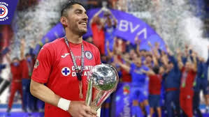 El partido contra Cruz Azul fue el último de “Chuy” y su despedida puso fin a una era; por ello su exequipo y el exguardameta del Tri reaccionaron al retiro