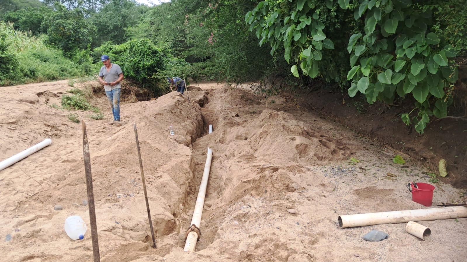 Los trabajos se complicaron debido a la turbulencia y al alto nivel de la torrente de agua
