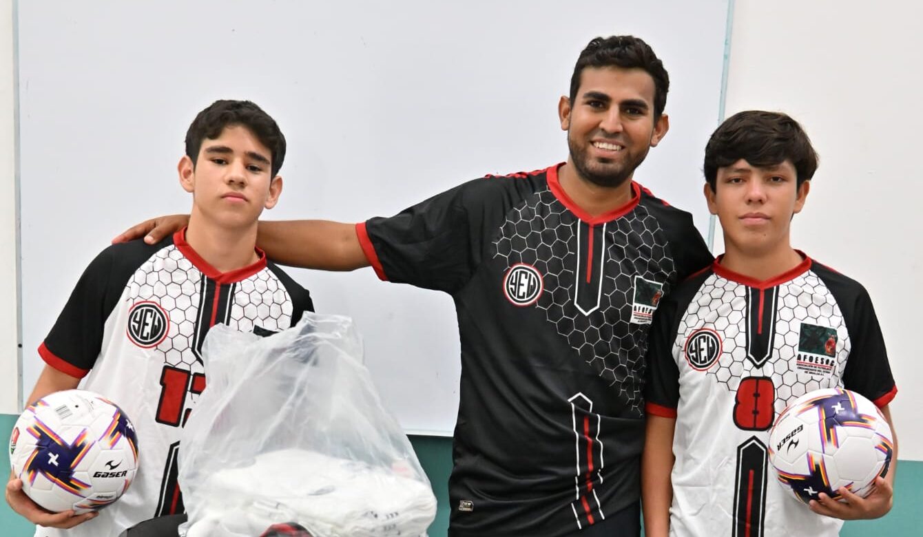 Uniforman a Selección Sinaloa de Futbol Juvenil 'B' de cara al nacional de la categoría 2009 y Menores