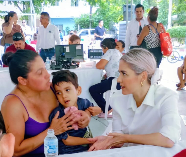Muy concurrida estuvo la audiencia pública realizada en la Salvador Allende, donde los mazatlecos se acercaron para expresar sus necesidades más sentidas, algunas de ellas relacionadas con el pago del recibo del agua