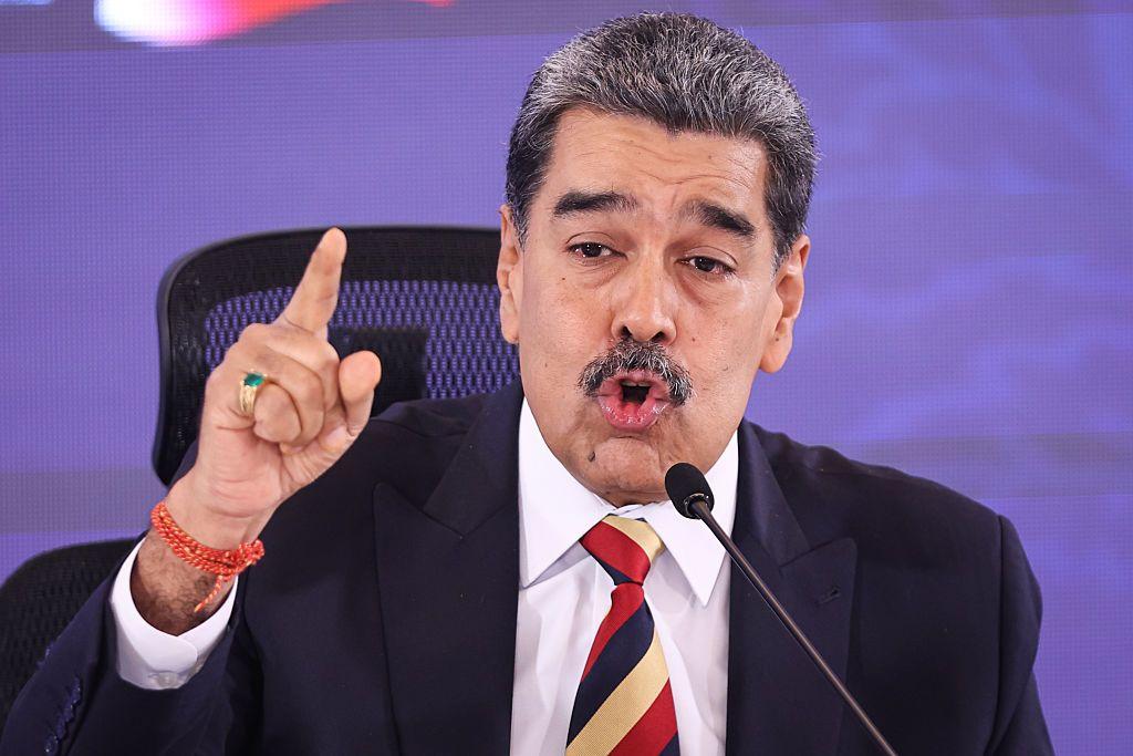 Washington señala que la concentración de fuerzas navales en el Caribe responde a una estrategia antinarcóticos. Qué busca Trump con el insólito despliegue militar de EE.UU. en el Caribe y su "ataque letal" a un bote procedente de Venezuela; esto explica BBC News Mundo.