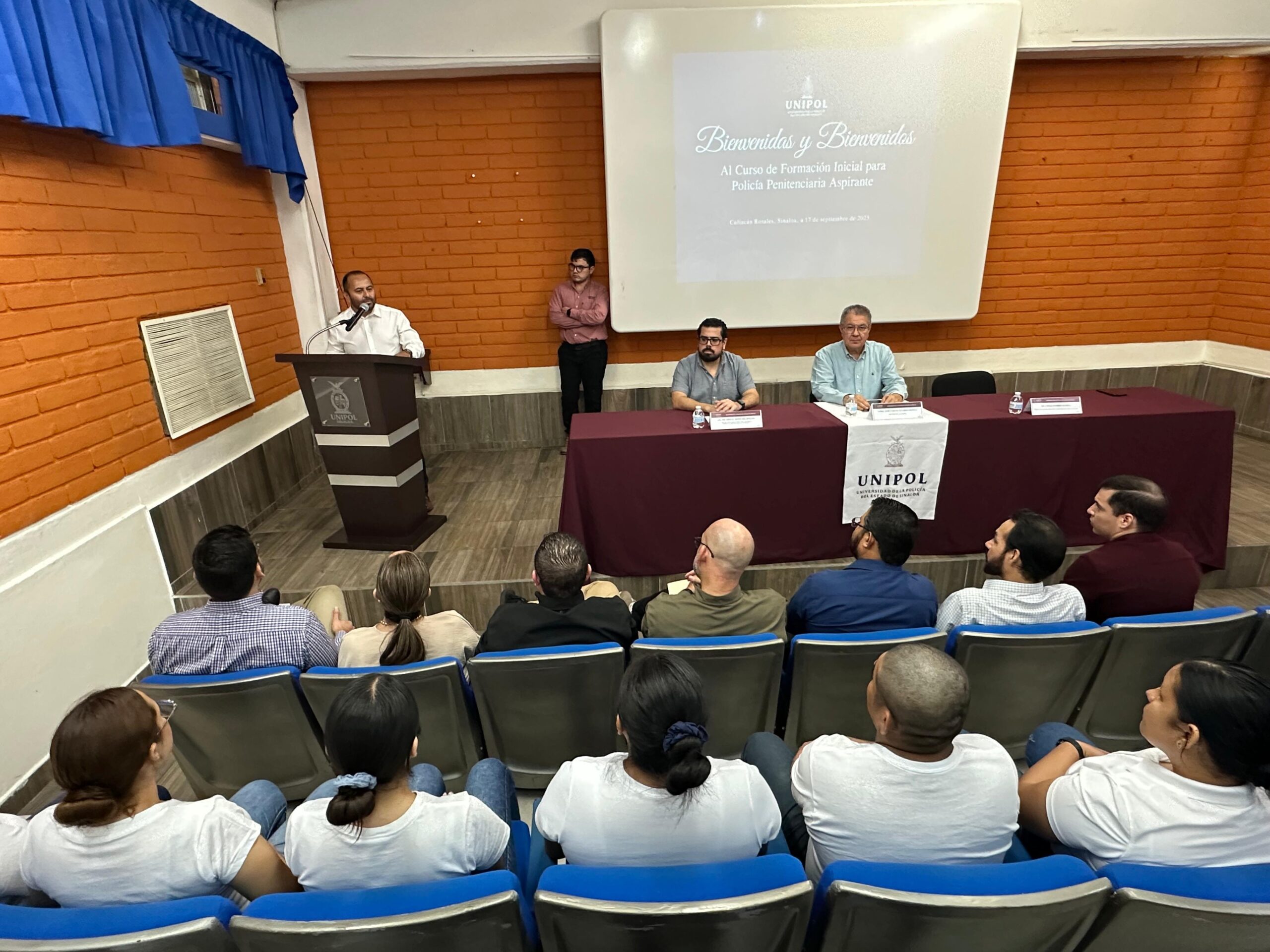 Como parte del funcionamiento institucional del Sistema Penitenciario, un total de 15 aspirantes al perfil de Policía Penitenciaria, iniciaron su formación policial en la Universidad de la Policía del Estado de Sinaloa.