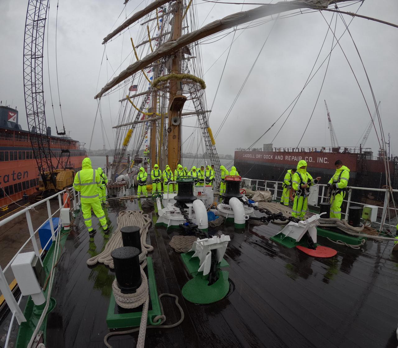 Buque Escuela Velero “Cuauhtémoc” zarpa para realizar pruebas de Aceptación en la mar por 72 horas al término de trabajos de mantenimiento mayor