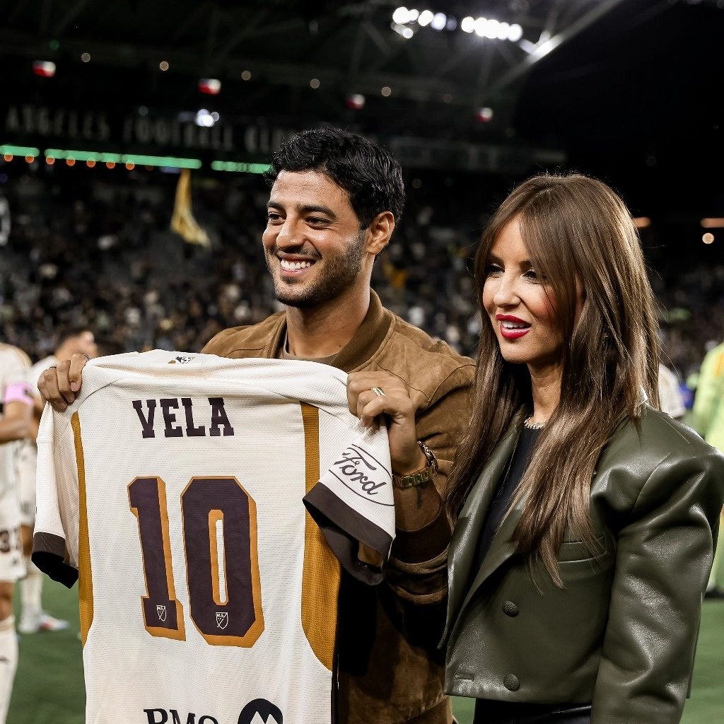 El club recordó a su primer gran ídolo antes de vencer 4-1 al Real Salt Lake con triplete de Denis Bouanga