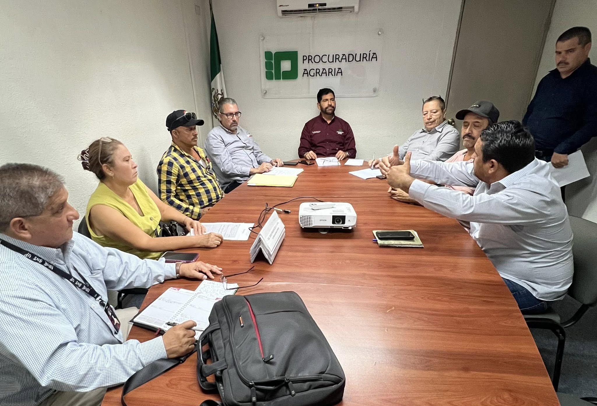 Le meten dinamismo a la Procuraduría Agraria de Sinaloa.
Continúan las críticas a la visita presidencial de Claudia Sheinbaum.
Una buena: Prohibido negar acceso a playas.
INE… “canta y no llores… disfruta lo empinado”!!!!!!!
