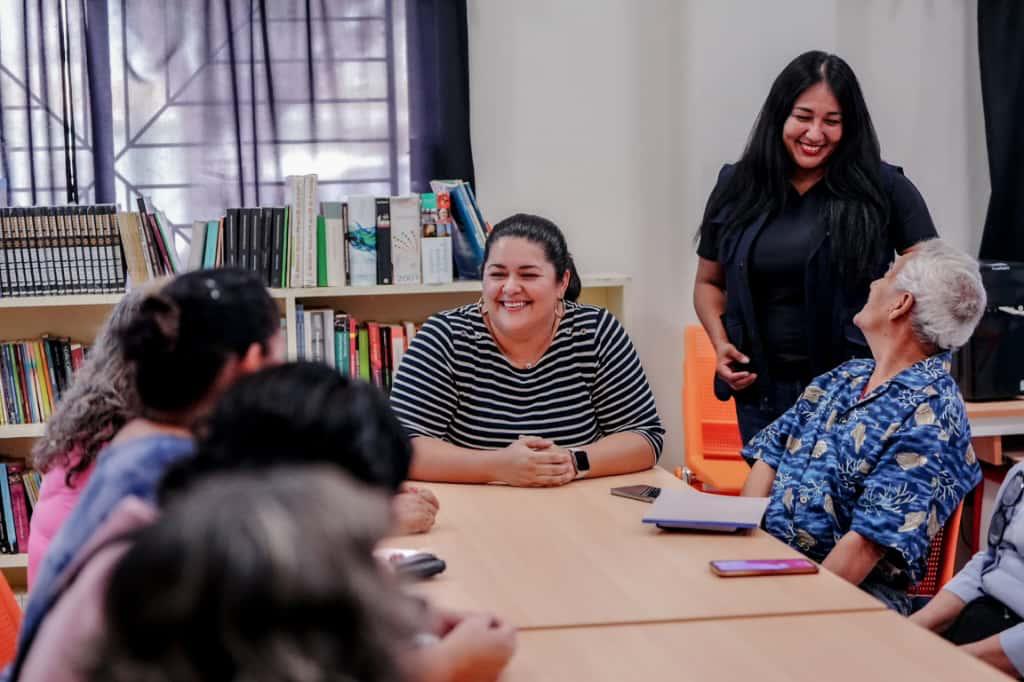El programa "Doce Puertas a la Lectura" impulsado por el Instituto Municipal de Cultura, Turismo y Arte de Mazatlán inició con gran respuesta la tarde de este martes en la Biblioteca McGregor, ubicada en Casa Hogar. Este noble proyecto, impulsado por Carolina García, busca reconectar a la comunidad mazatleca con el mundo de los libros.