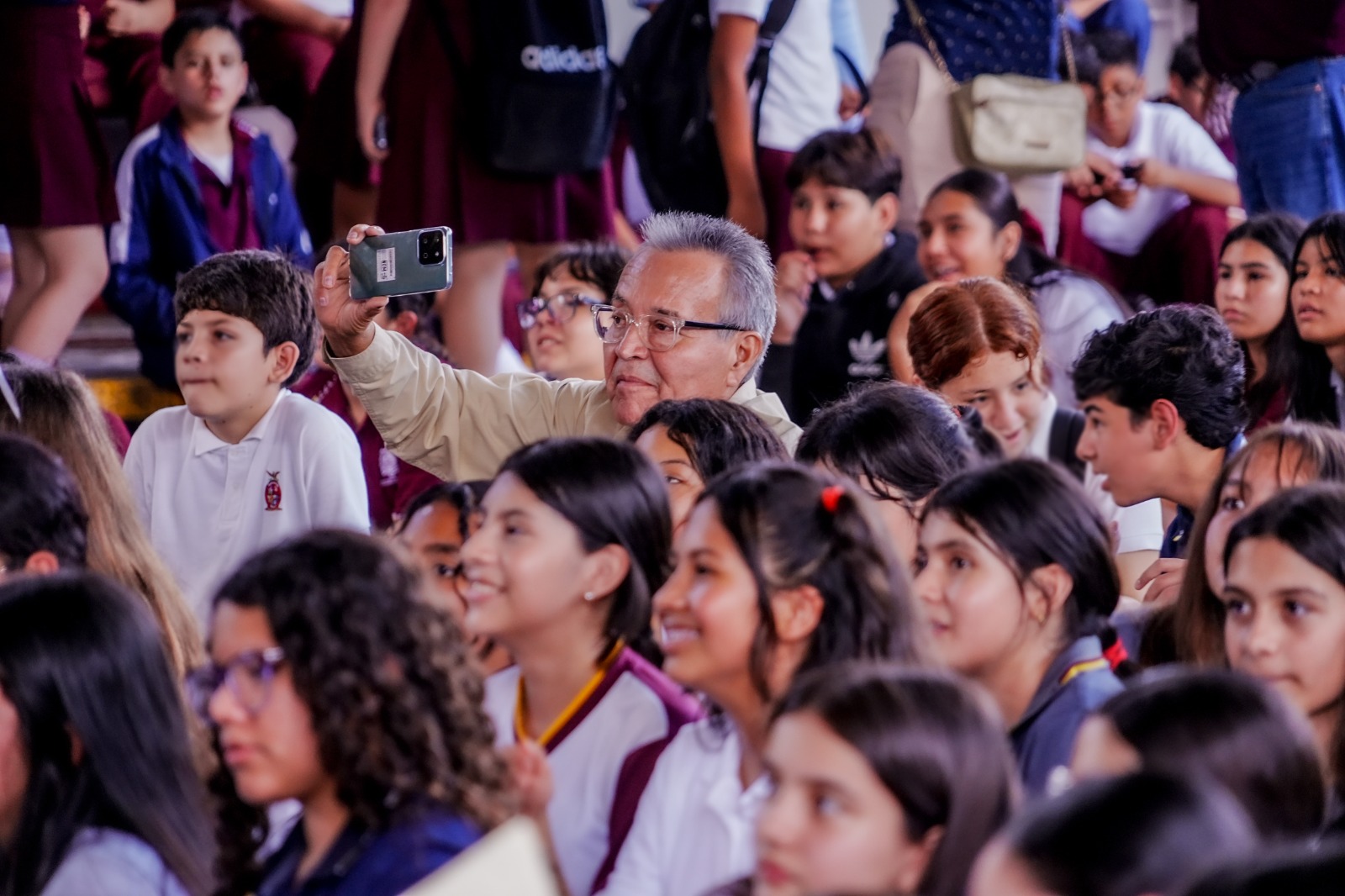 Estudiantes de la EPDM tocan el corazón de 828 alumnos de la EST – 77