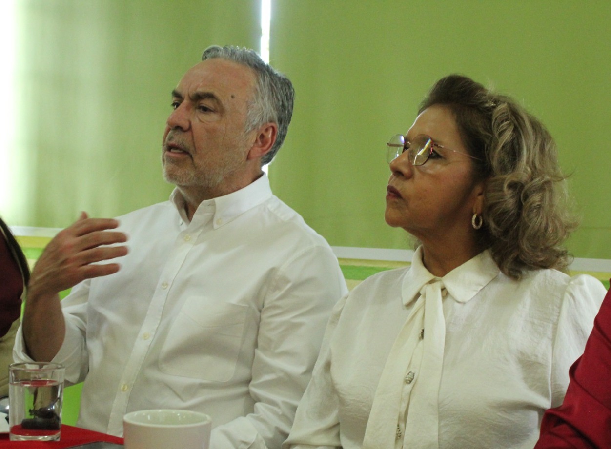 - Están cubiertos, con transferencias de dinero, niños y adultos mayores.