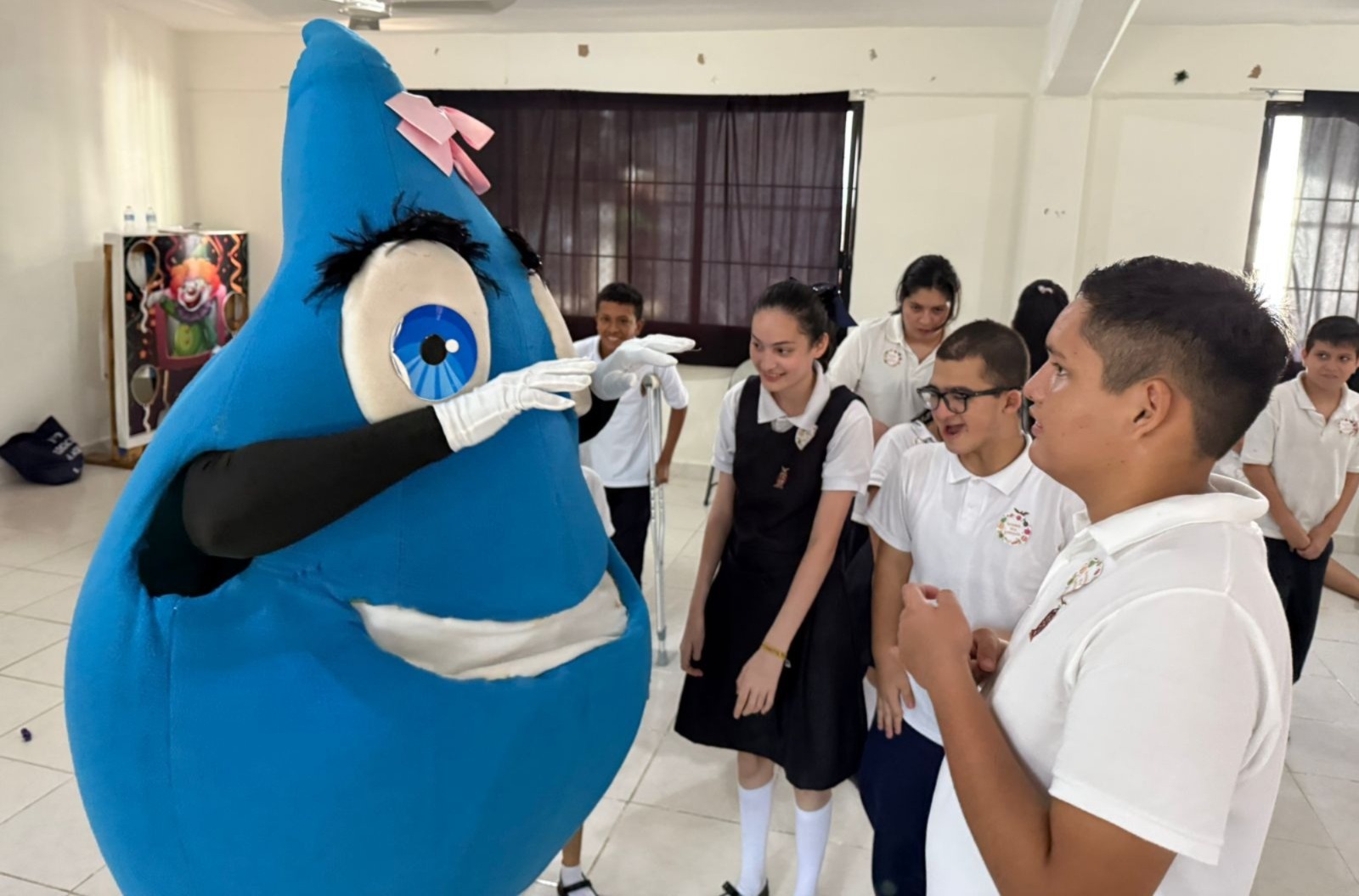 Celebra el Día de la Alimentación con los alumnos del CAM 50
JUMAPAM mantiene su compromiso con la niñez mazatleca y les enseña buenos hábitos en el cuidado del agua y el medio ambiente