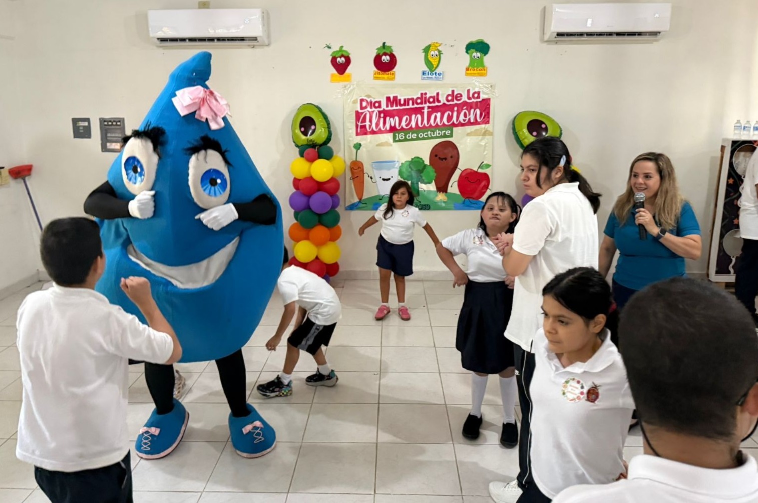 Celebra el Día de la Alimentación con los alumnos del CAM 50
JUMAPAM mantiene su compromiso con la niñez mazatleca y les enseña buenos hábitos en el cuidado del agua y el medio ambiente