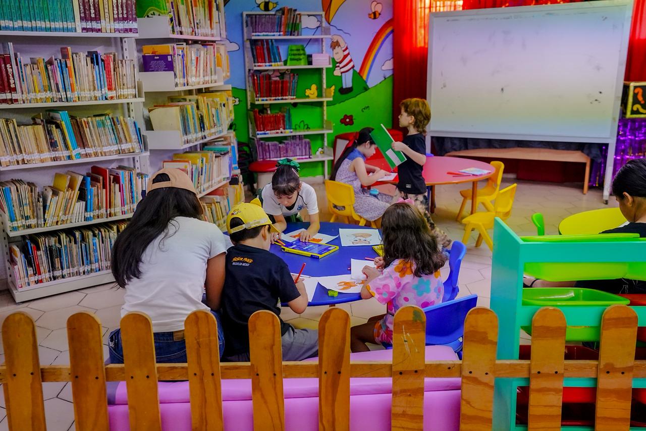 Pequeños Lectores celebra la diversidad lingüística con la lectura ¡Es un zorro! En la Biblioteca Manuel Bonilla