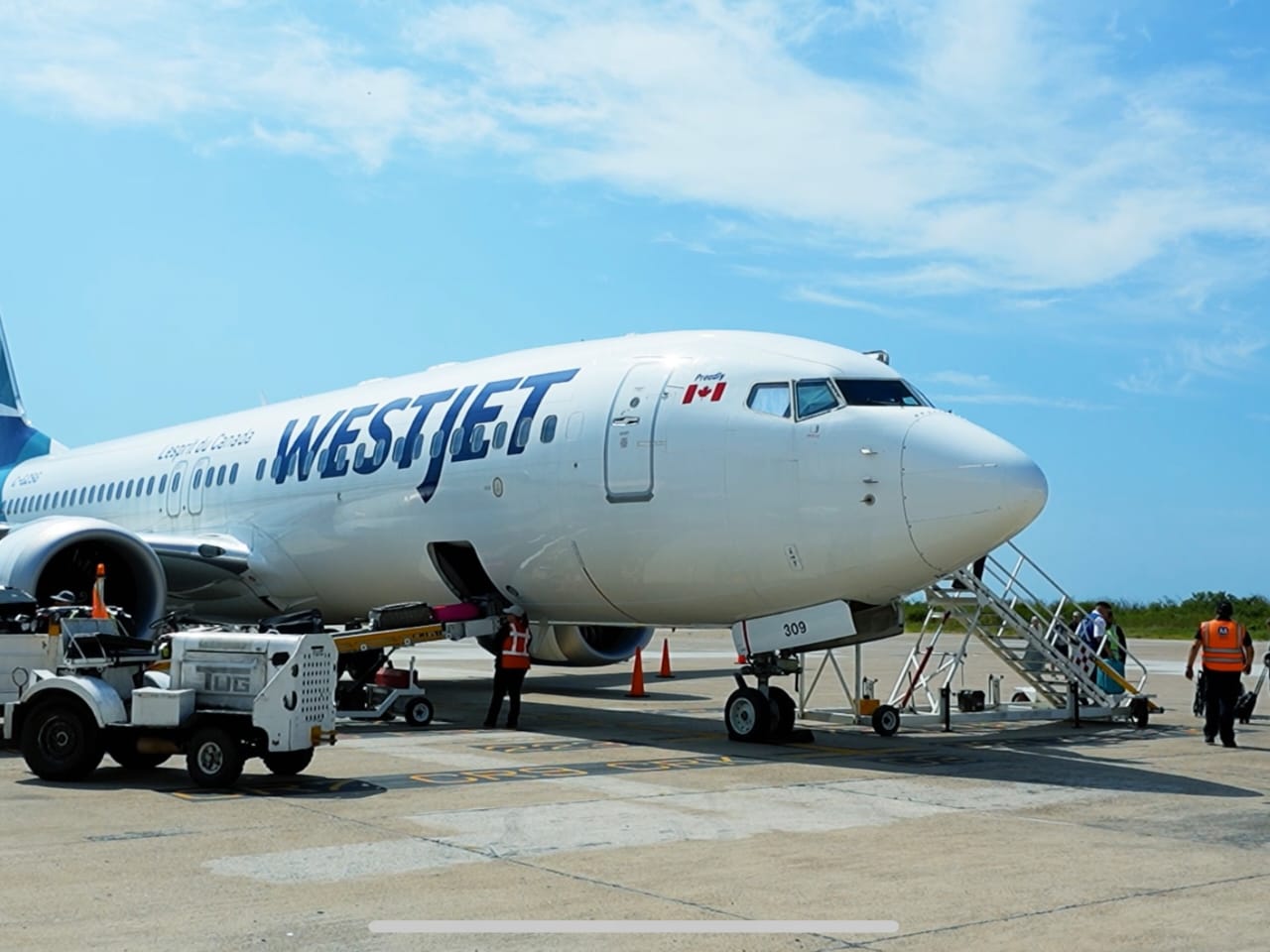 La secretaria de Turismo de Sinaloa, Mireya Sosa Osuna, señaló que este logro conseguido en la Fiesta Amigos significa un impulso fuerte para el puerto y la conectividad aérea de Sinaloa