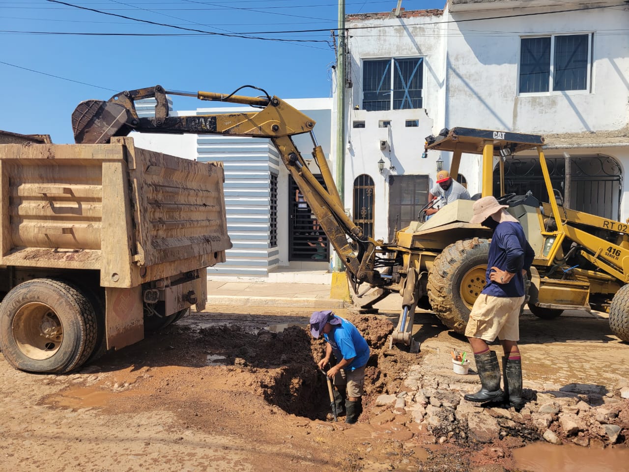 Se atendieron varias peticiones para reparar fugas de agua potable, las cuales se hicieron a la línea 073 de Aquatel