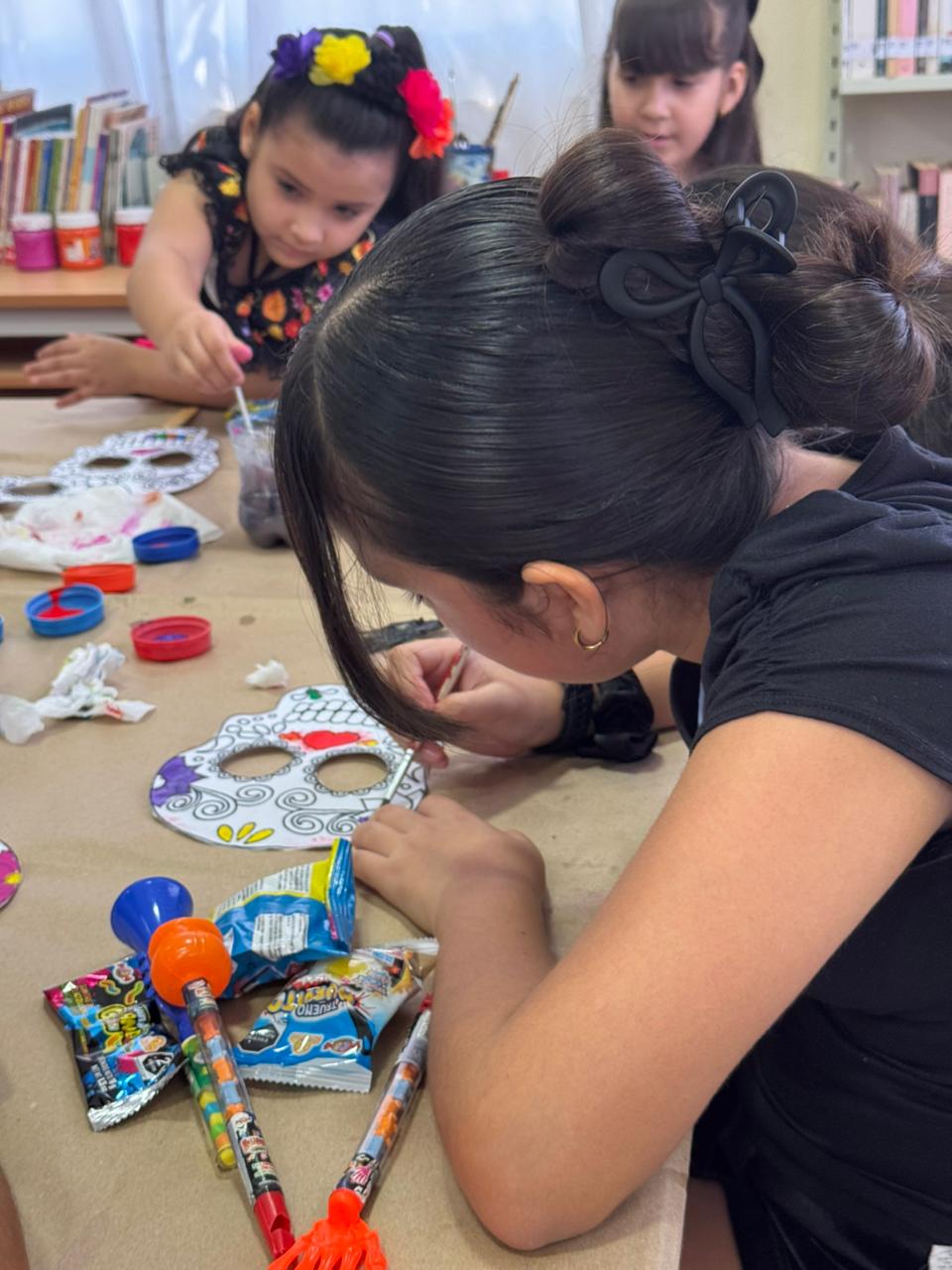 La actividad tuvo como objetivo promover las bibliotecas como espacios para el conocimiento de las tradiciones y fomentar el interés por la cultura.