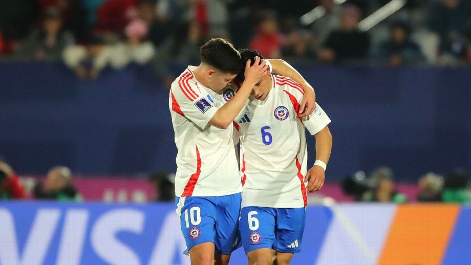 Guiado por el jugador “sorpresa” Gilberto Mora se enfrenta a la selección anfitriona: Chile.