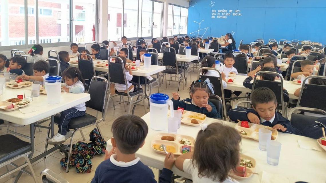BBC News Mundo presenta un Especial esta escuela para niños pobres que ganó en la categoría de Colaboración Comunitaria y que gracias a instituciones, empresas del barrio y los propios vecinos los que apoyan para que siga existiendo el proyecto.