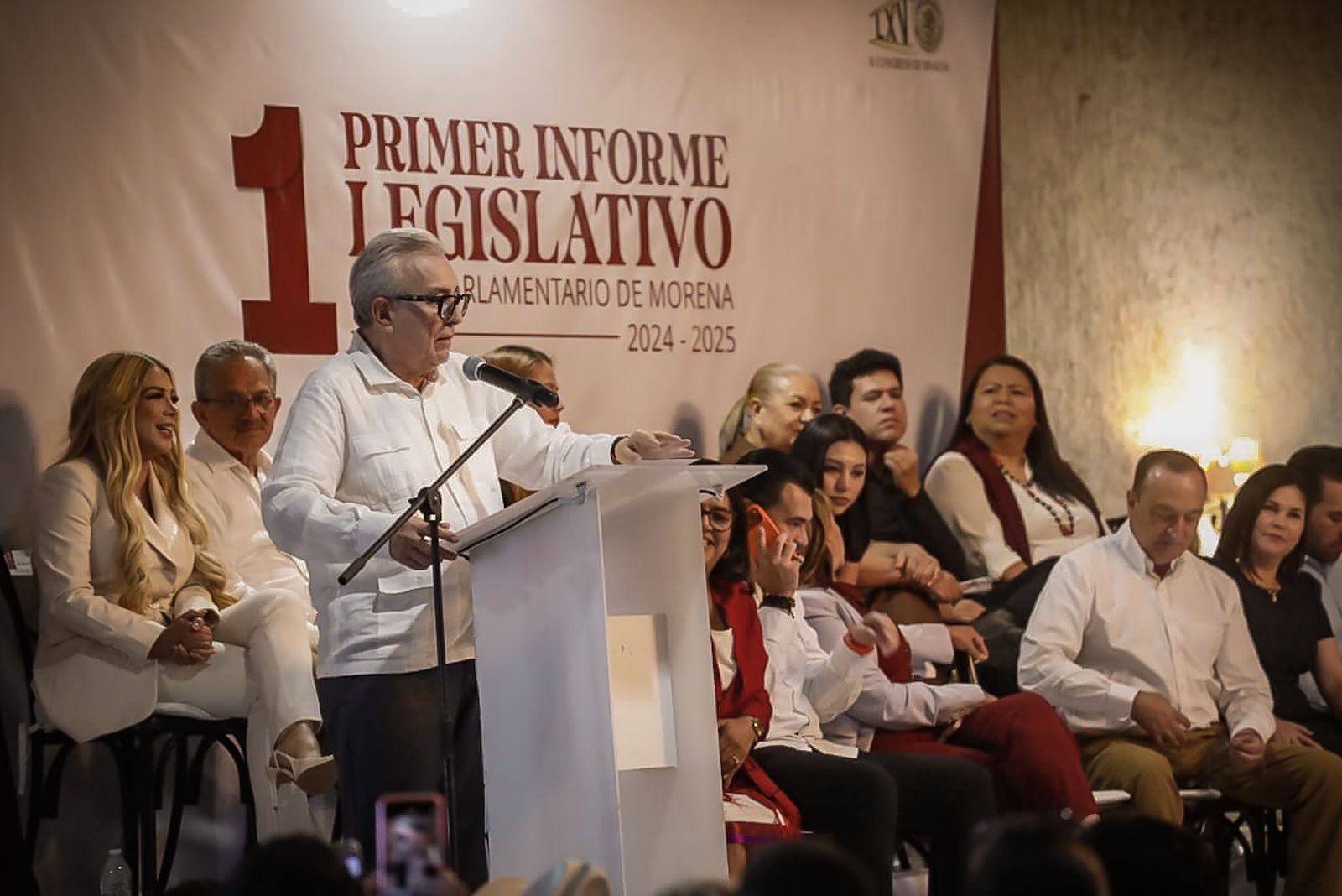 El mandatario estatal acompañó a las y los diputados del norte de Sinaloa, en su primer informe legislativo, donde se comprometió a reparar los socavones provocados por las lluvias.