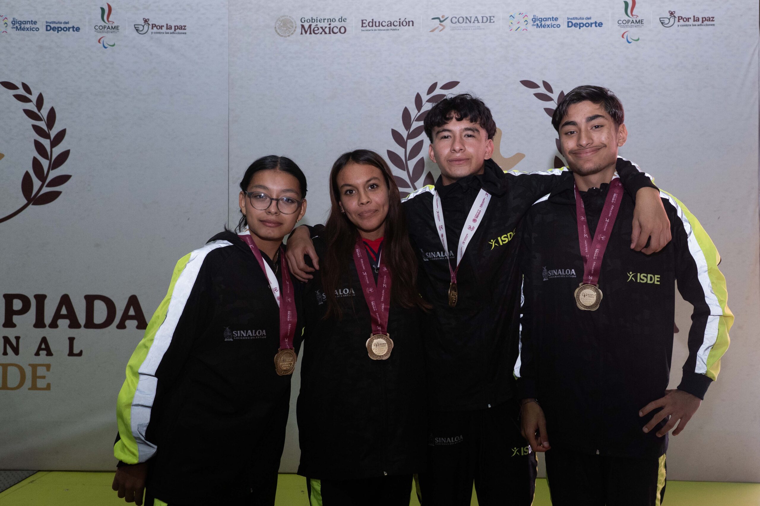 La delegación sinaloense cerró con gran éxito su participación en la Paralimpiada Nacional CONADE 2025, al ubicarse, por segundo año consecutivo, en el Top Five, al finalizar con un total de 216 preseas, de las cuales 88 fueron de oro, 68 de plata y 60 de bronce.