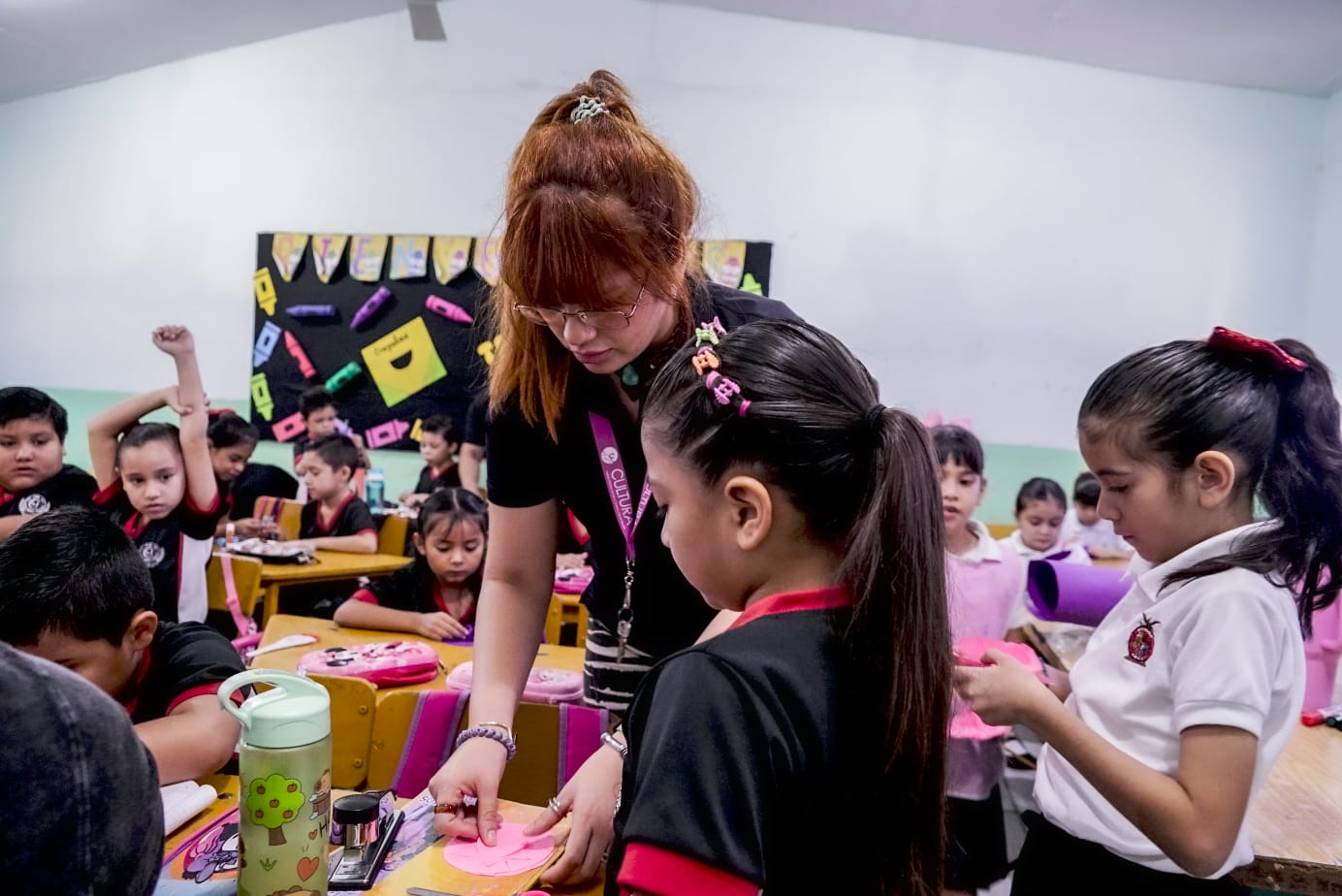 ”Cultura en Movimiento" despierta el interés artístico de cientos de niños en la Escuela “Simón Jiménez Cárdenas”