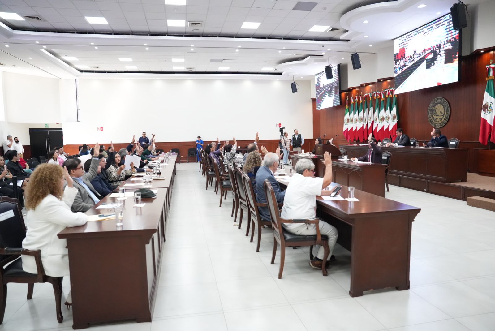 El Congreso del Estado de Sinaloa dio lectura a tres nuevas iniciativas en su Sesión Ordinaria de este martes, de las cuales dos fueron turnadas a una segunda lectura y la tercera se turnó a la Comisión de Hacienda Pública y Administración para su análisis y dictaminación.