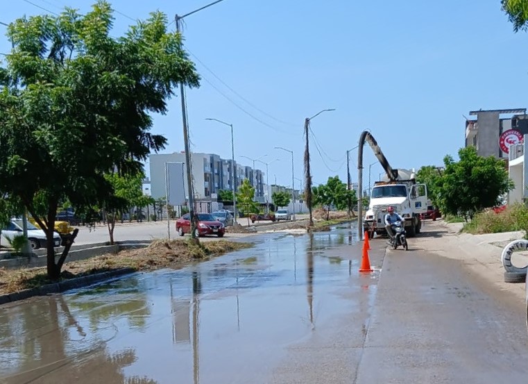 De nueva cuenta, se extrajo basura, escombro y lodo, causantes del taponamiento de las tuberías, provocando el derrame de aguas residuales