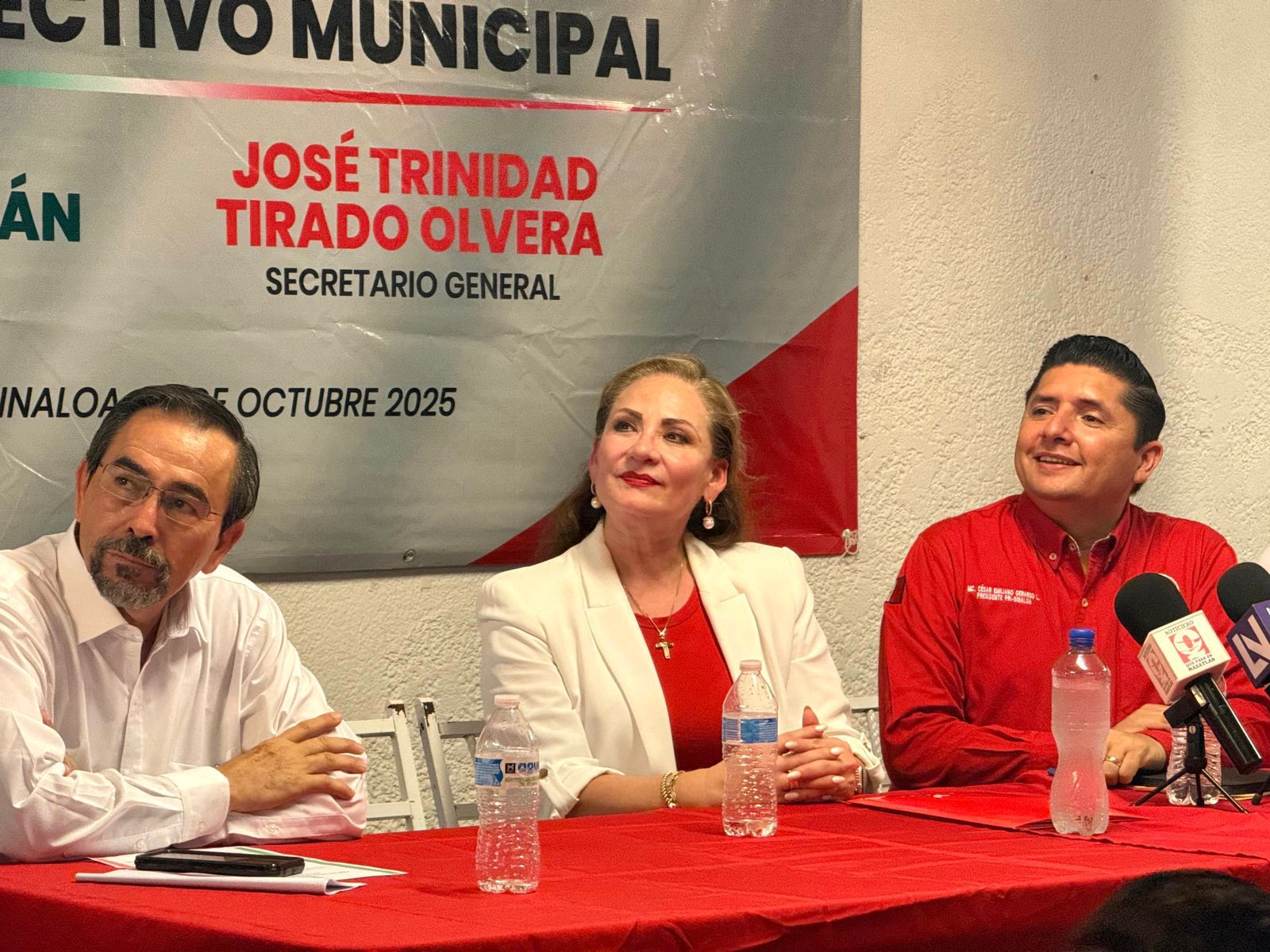 Asumen la dirigencia Maribel Chollet y José Trinidad Tirado, presidenta y secretario general.