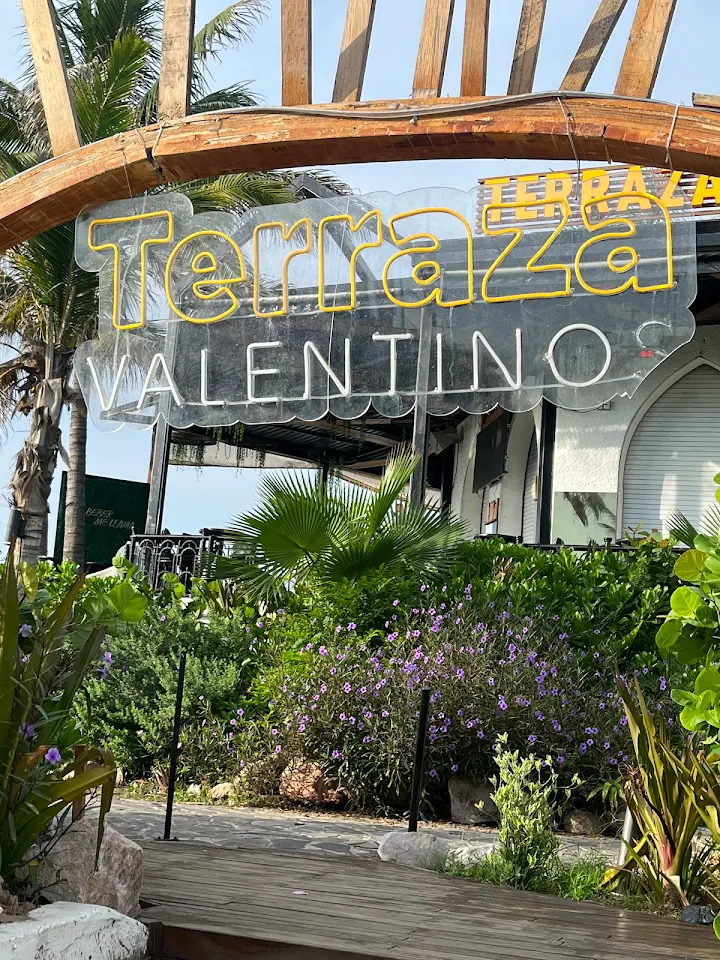 Desaparecidos deben de tomarse en serio.
- El riesgo de la mala imagen de Mazatlán. Reaccionan tarde las autoridades.
- Más allá del informe legislativo. Sorprende respaldo a Gerardo Vargas Landeros.
- Enorme diferencia entre Sheinbaum y el Apóstol, ella da la cara.