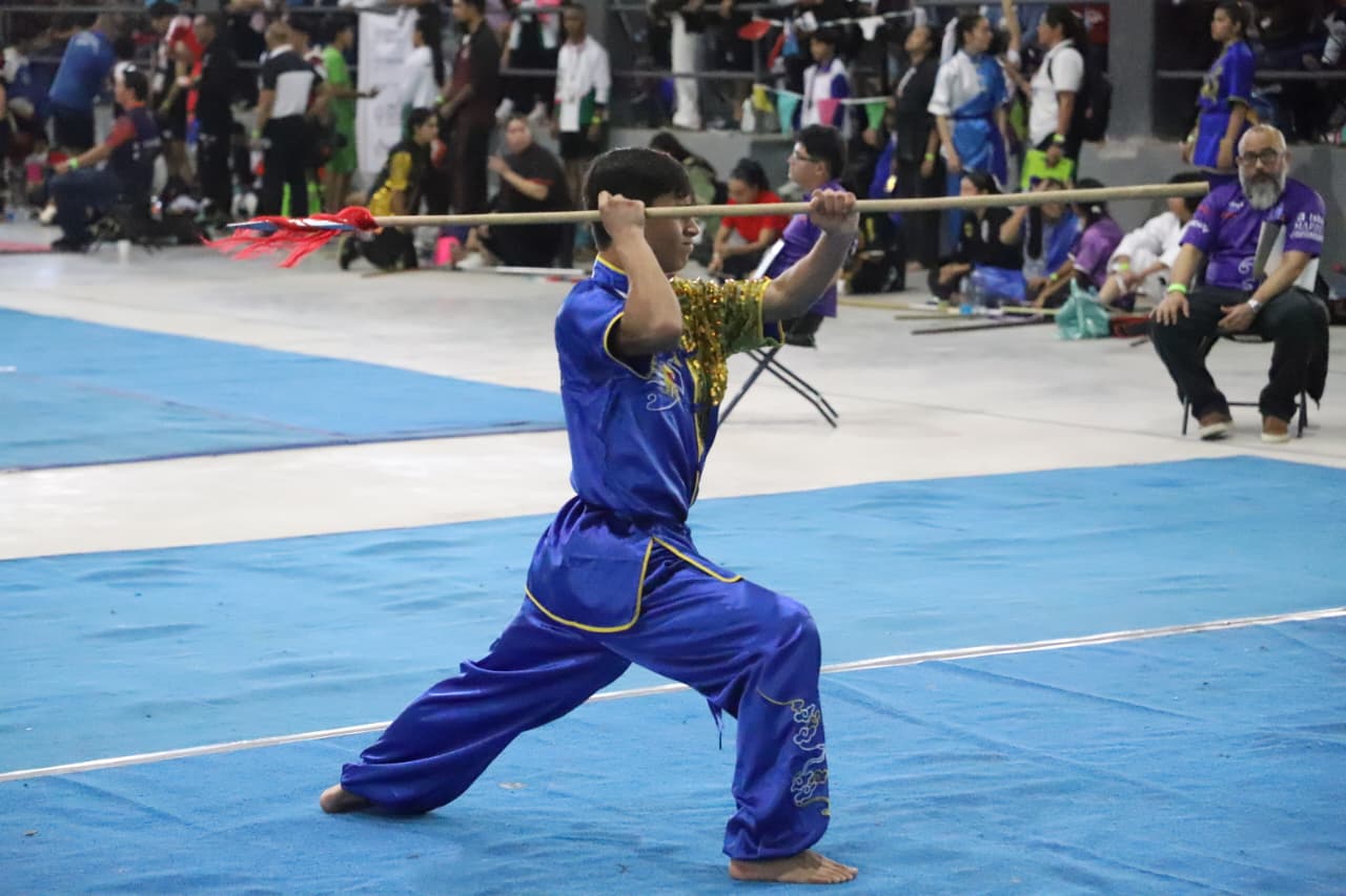 Con el apoyo del gobernador Rubén Rocha Moya, la delegación de Sinaloa inició con una destacada actuación su participación en el Campeonato Nacional de Artes Marciales, evento que reúne a 857 campeones estatales provenientes de 28 estados del país, distribuidos en 48 categorías, demostrando el nivel competitivo y la preparación de los atletas sinaloenses que representan al estado con orgullo.
