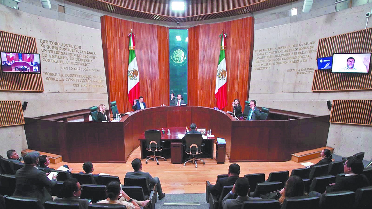 ¡A llenar el Zócalo, con el mitin de la venganza y la victimización!.	
En su paranoia convierten una inconformidad social en conspiración.
