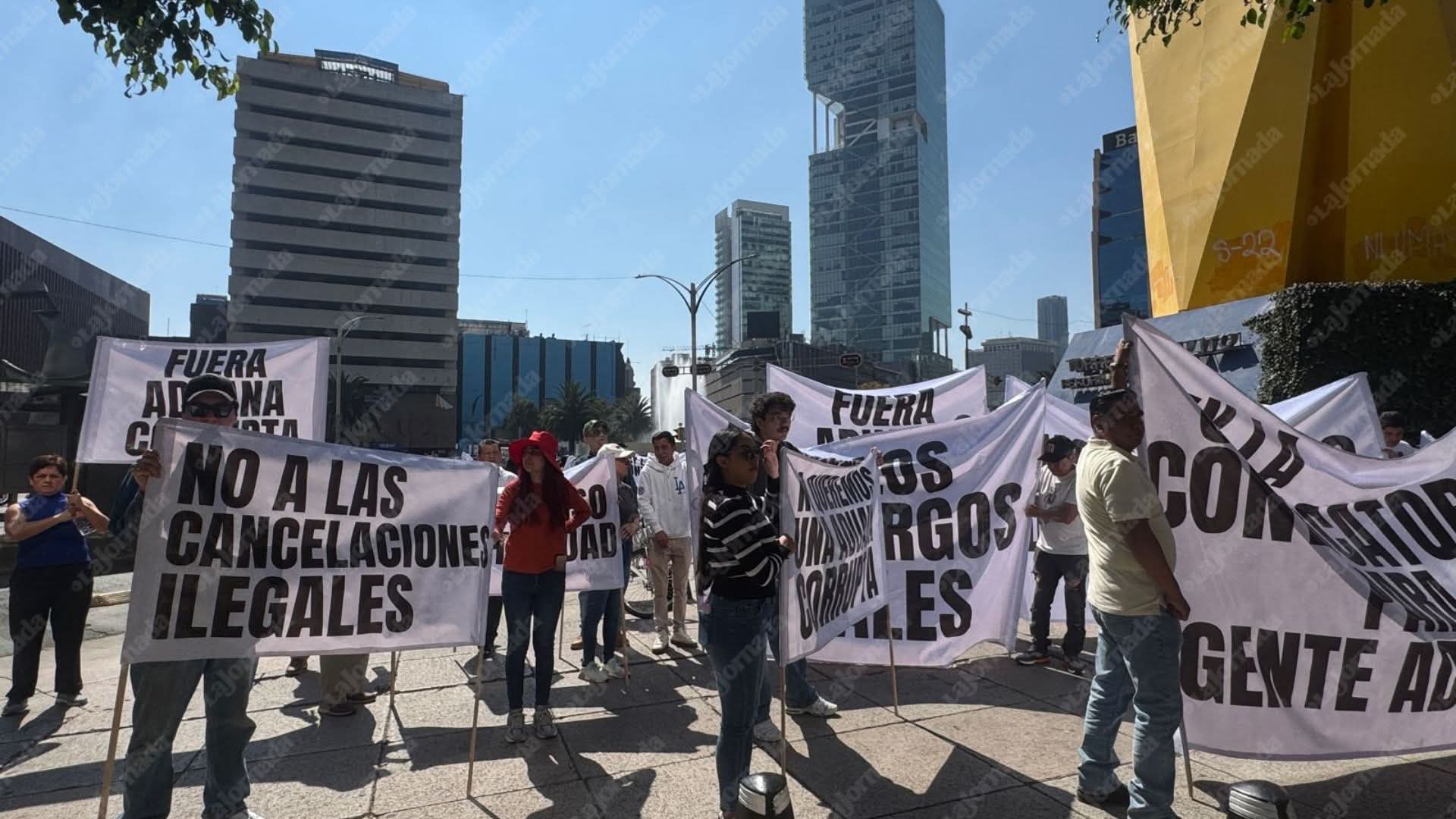 Ante la ineptitud, para todo mal acusa al PRIAN y a la derecha Internacional.
Senadora Imelda Castro señalada en “Pie de Nota” con Luis Chaparro; cuando anda en campaña.
En Sinaloa, PRI inicia campaña de afiliación y el PAN actividades en comunidades.
Y los otros?. ¡Que viva la hueva!.