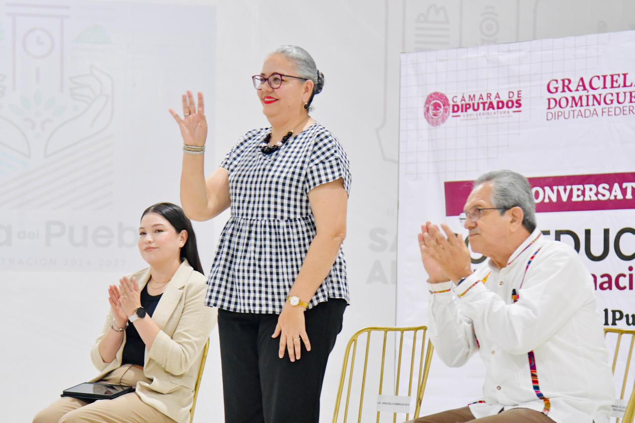Todos a hacerle la luchita.
En Morena se abren de capa. Imelda y Graciela andan del tingo al tango.
A Ricardo Madrid lo atornillan por tres años más en el Verde.
Fortalecen estructuras PAS, PAN y PRI en Sinaloa.