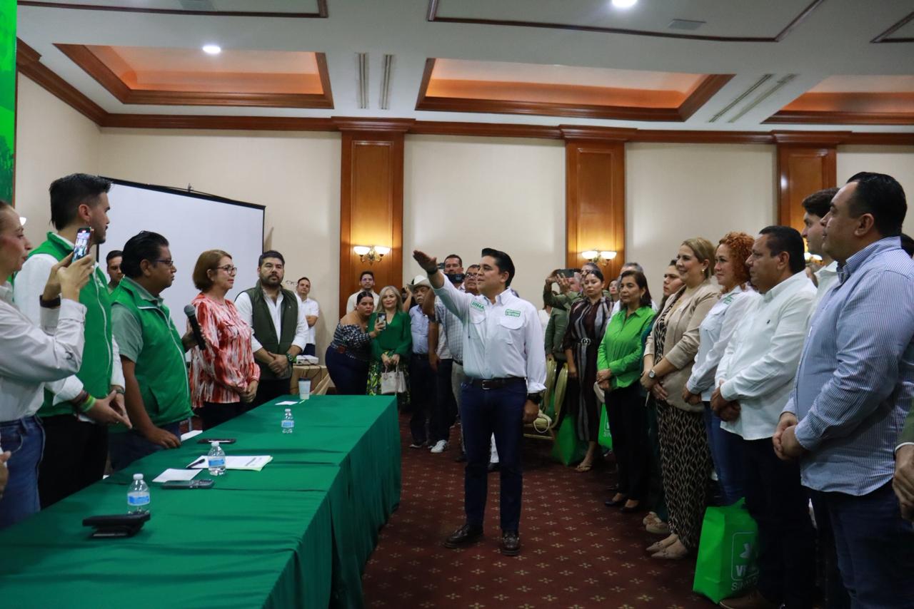 Todos a hacerle la luchita.
En Morena se abren de capa. Imelda y Graciela andan del tingo al tango.
A Ricardo Madrid lo atornillan por tres años más en el Verde.
Fortalecen estructuras PAS, PAN y PRI en Sinaloa.