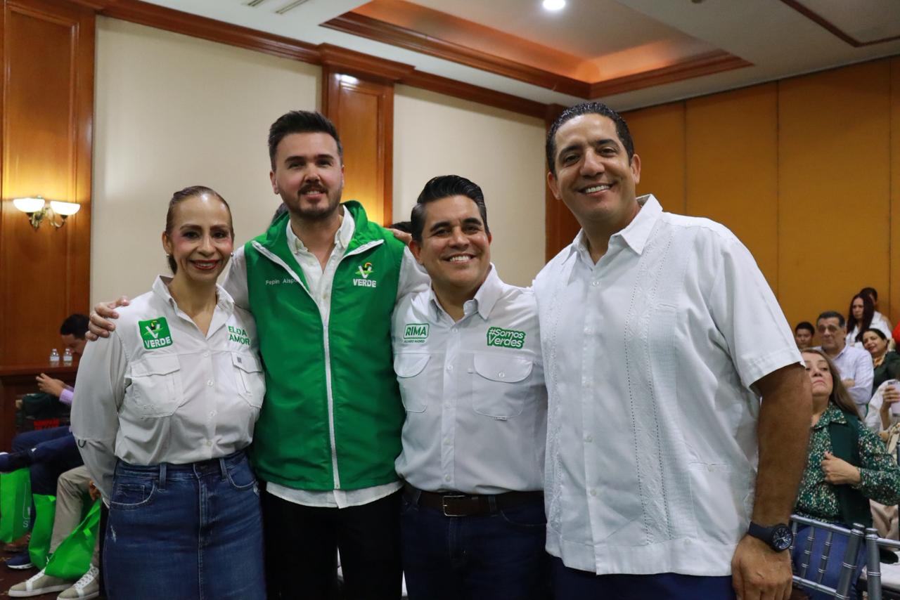 Todos a hacerle la luchita.
En Morena se abren de capa. Imelda y Graciela andan del tingo al tango.
A Ricardo Madrid lo atornillan por tres años más en el Verde.
Fortalecen estructuras PAS, PAN y PRI en Sinaloa.