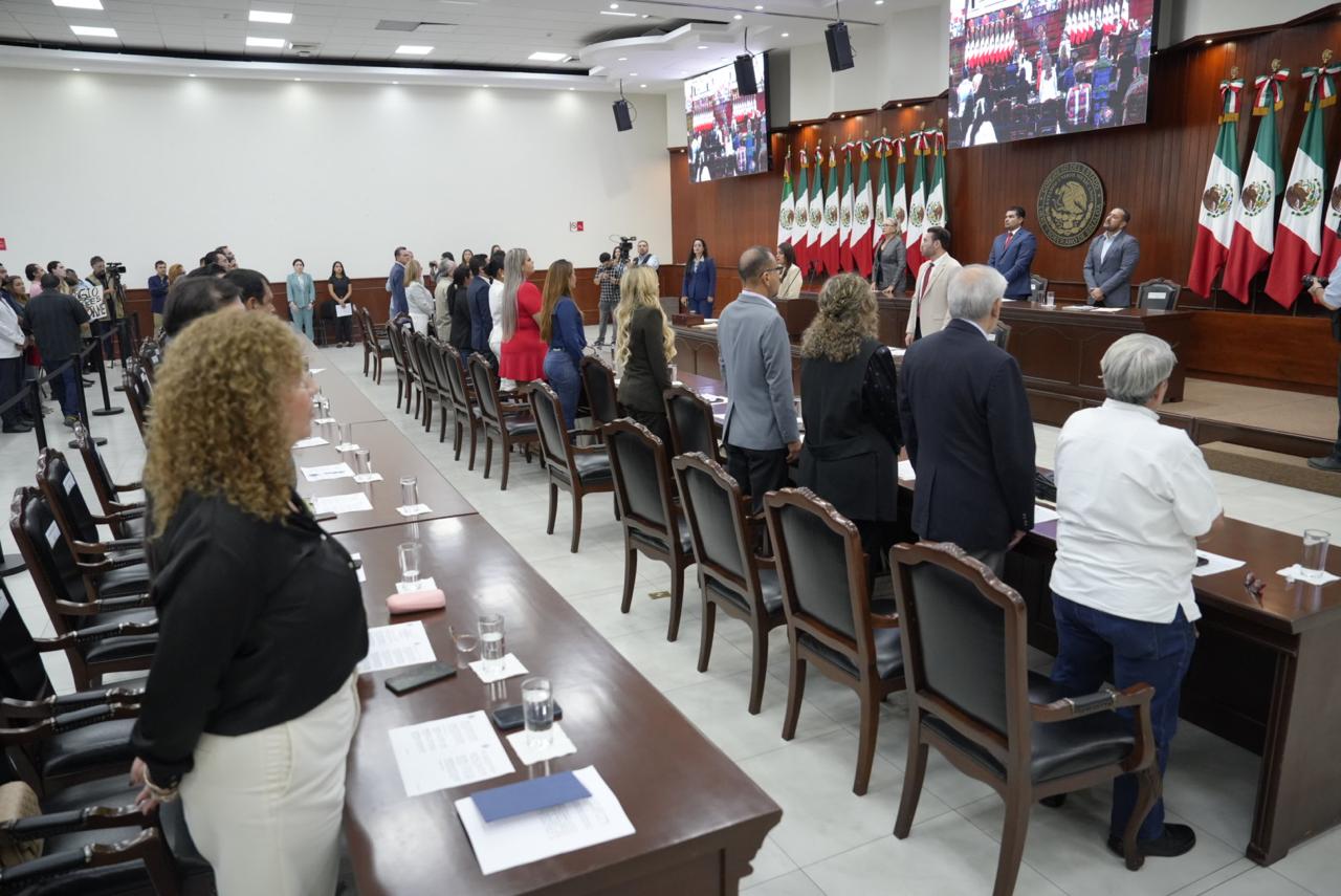 Guarda Congreso de Sinaloa minuto de silencio en memoria de Carlos Manzo