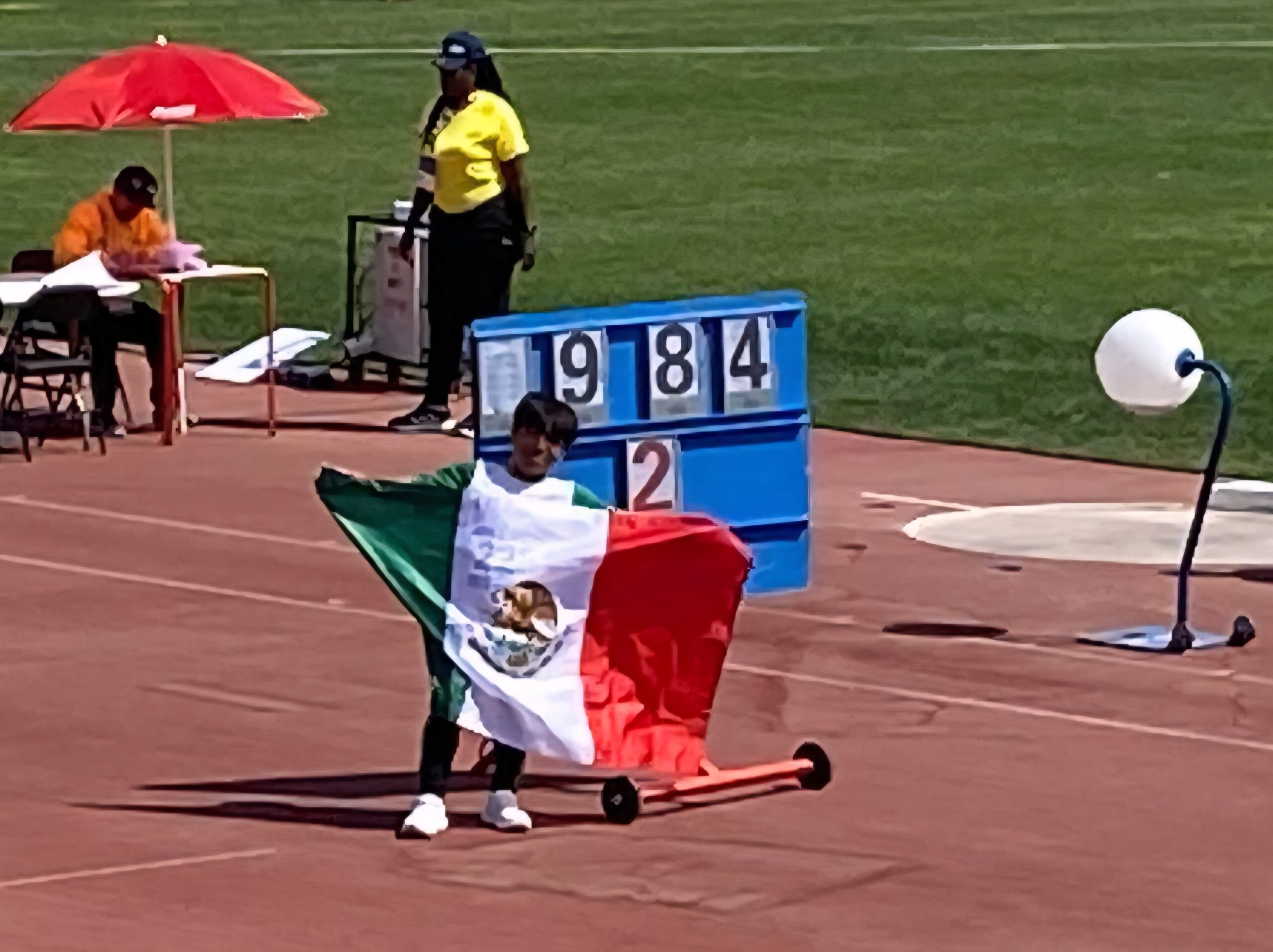 El paratleta "patasalada" se impone en el impulso de bala con un registro de 9.94 metros, previo a su participación en el lanzamiento de jabalina, este miércoles 5 de noviembre