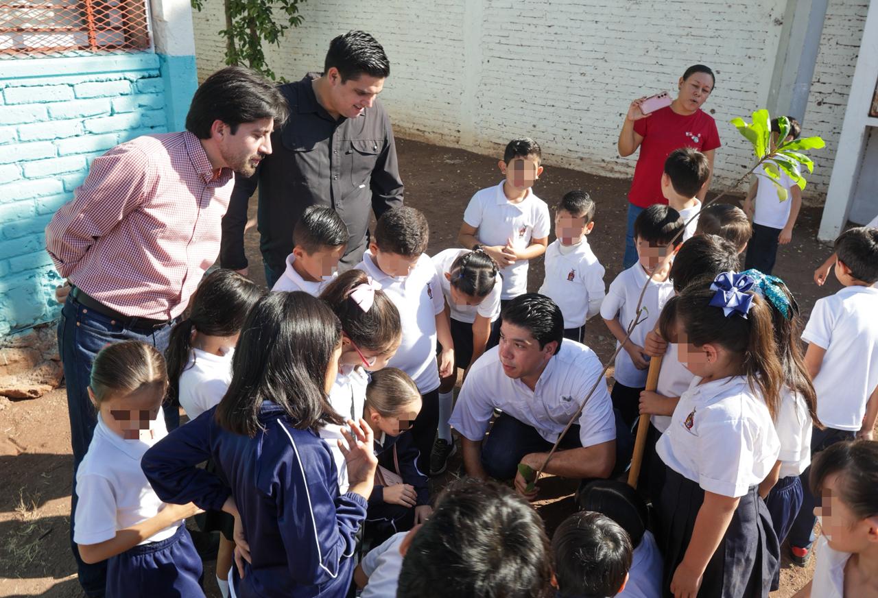 El Gobierno del Estado de Sinaloa, a través de la Secretaría de Bienestar y Desarrollo Sustentable, puso en marcha las Jornadas Integrales por el Medio Ambiente, una estrategia que combina la recuperación de espacios escolares y comunitarios con acciones de educación ambiental, arborización y movilidad segura con accesibilidad universal.