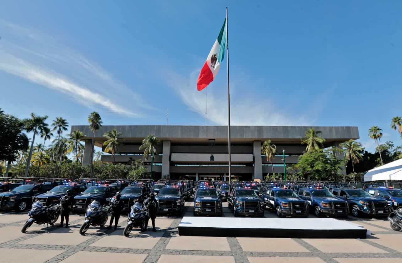 Con una inversión de 85.6 millones de pesos, entrega Gobernador Rocha 73 patrullas y 7 moto patrullas a corporaciones estatales y municipales.