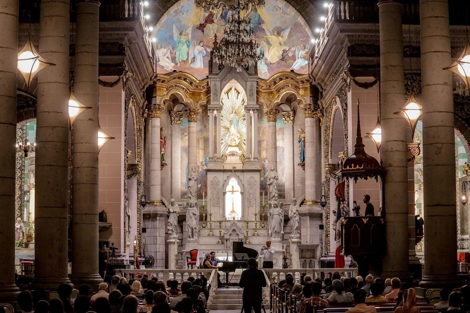 La majestuosa Catedral Basílica de Mazatlán se convirtió la noche del miércoles 5 de noviembre en un escenario de profunda resonancia musical, al acoger el concierto inaugural de la Segunda Edición del Festival de Metales del Pacífico, un encuentro internacional que celebra el talento, la cultura y el espíritu musical que distingue a Mazatlán.