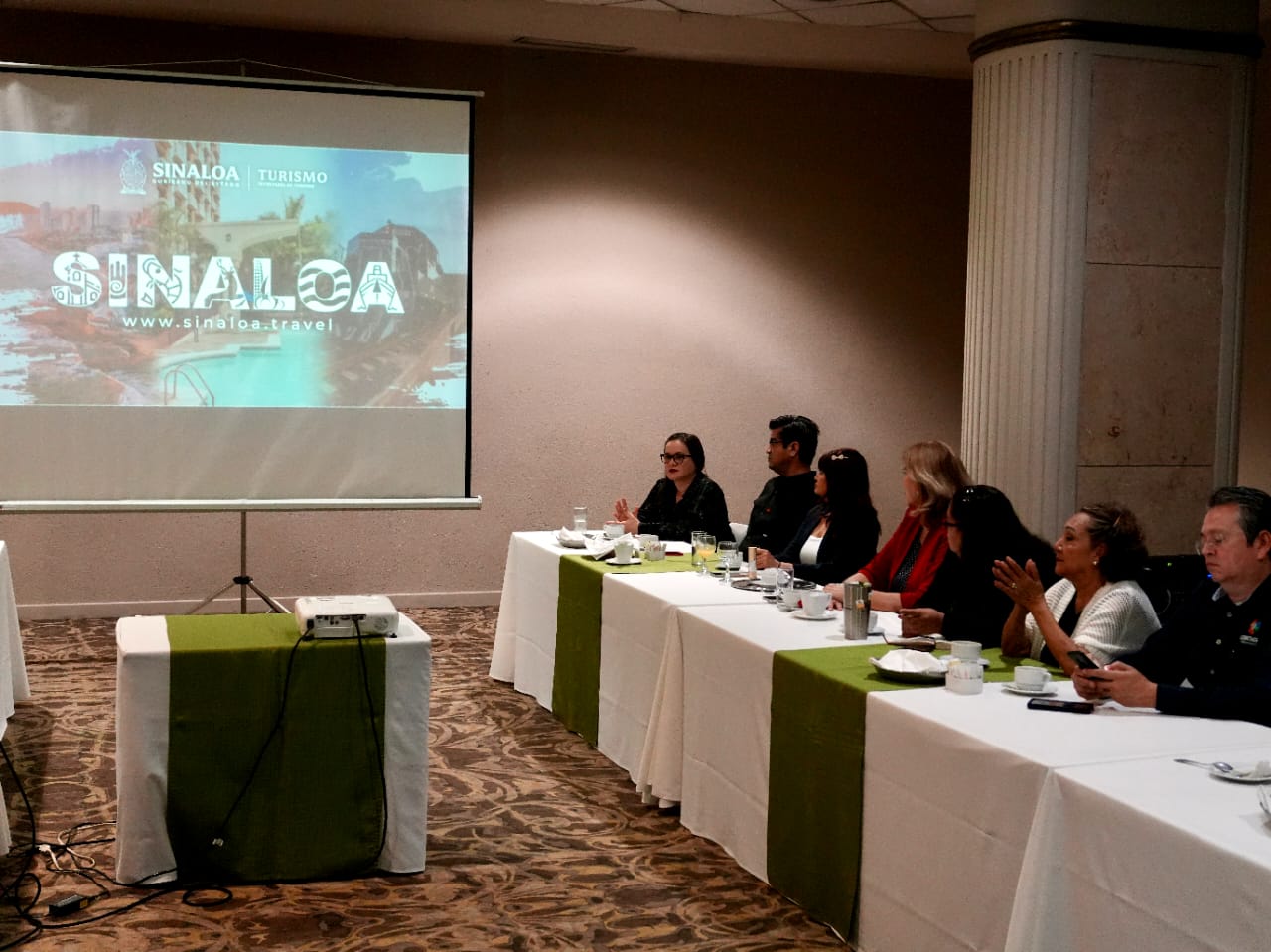 La secretaria de Turismo de Sinaloa, Mireya Sosa Osuna, señaló que gracias a sus servicios, infraestructura y gran conectividad aérea, la capital del estado es considerada como uno de los centros de negocios y de desarrollo más importantes del noroeste de México