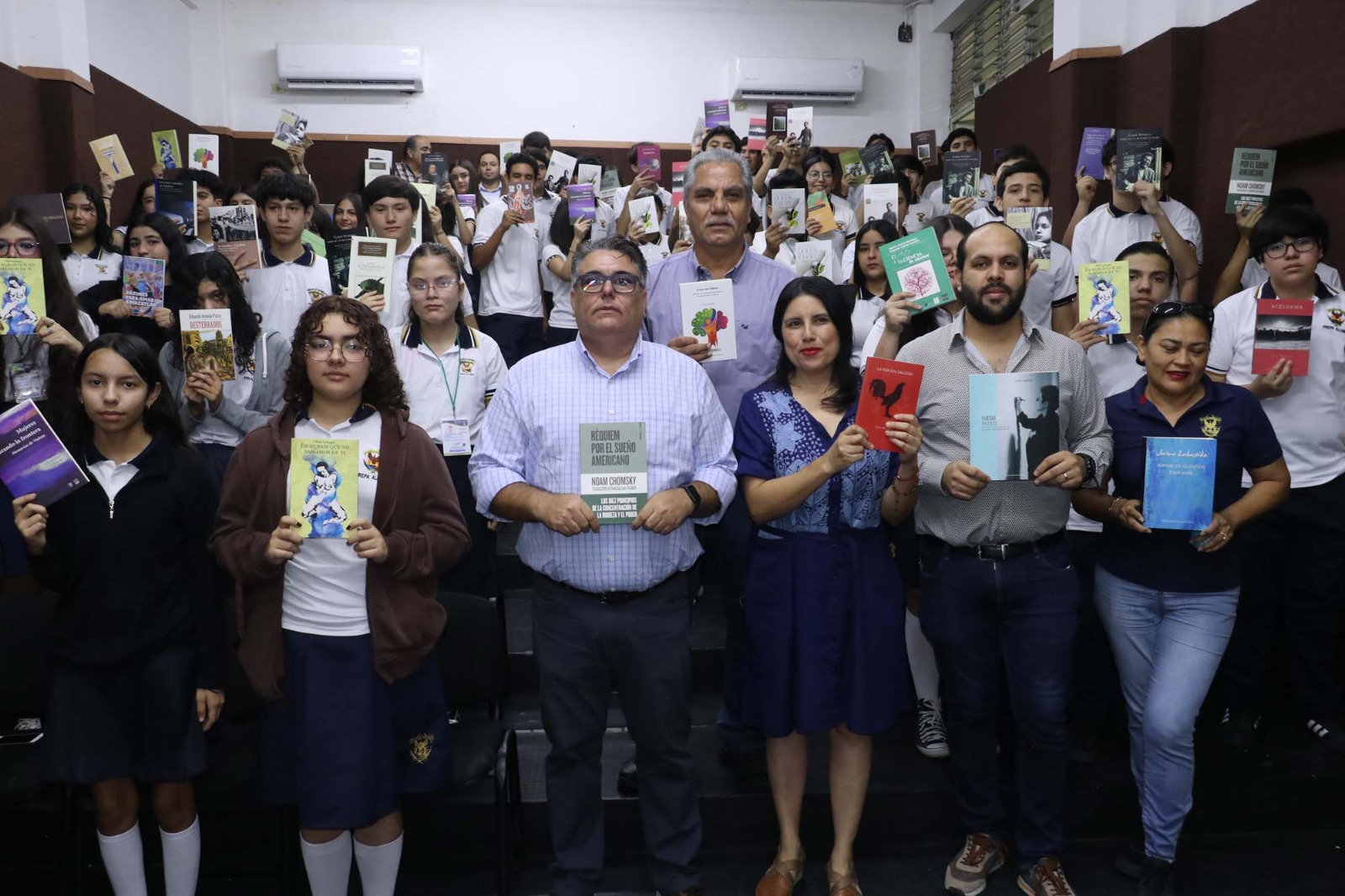 Llega el Programa Libros Libres a la Preparatoria Dr. Salvador Allende para fortalecer el hábito de la lectura entre la comunidad universitaria