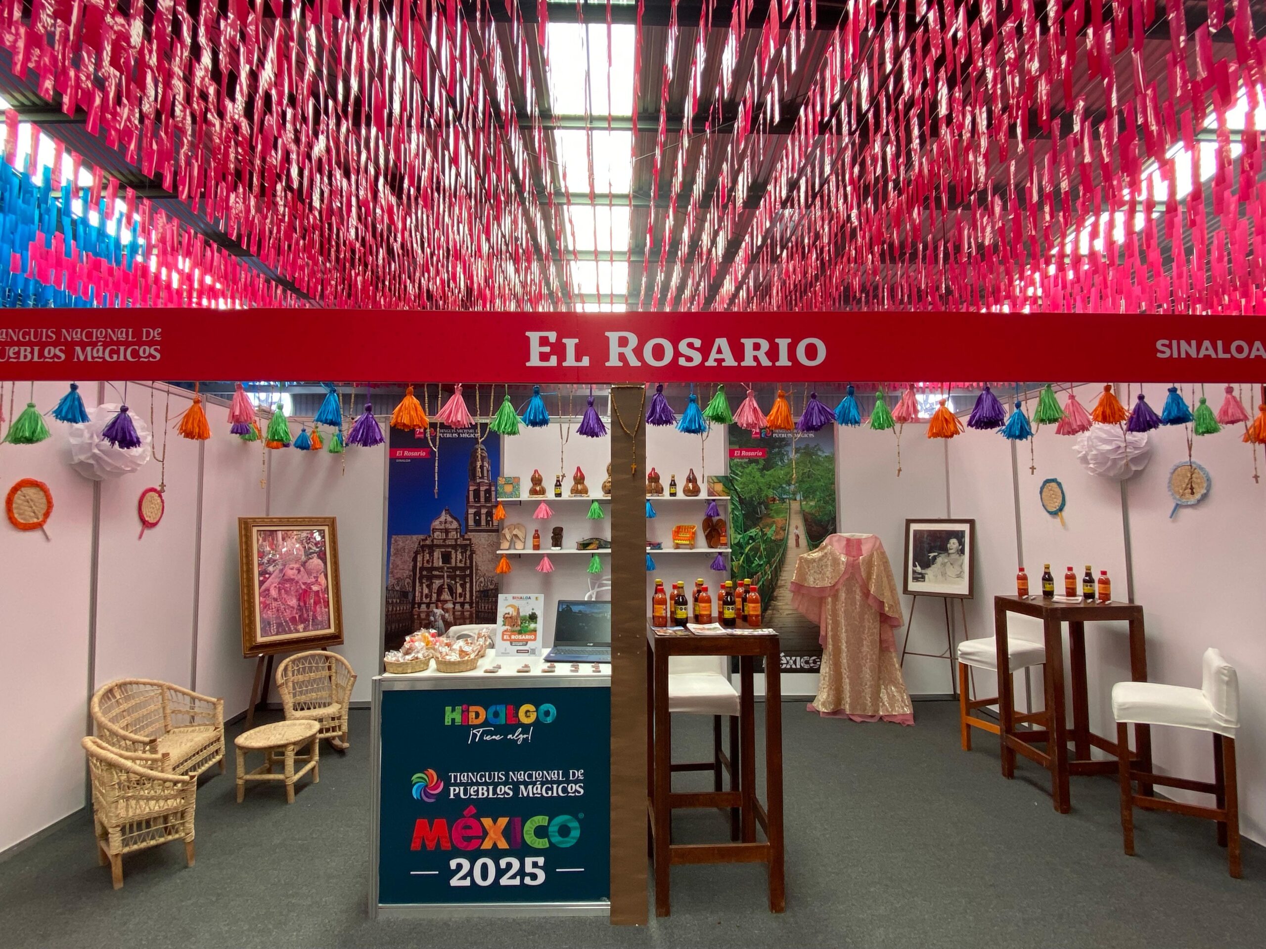 Este jueves 13 de noviembre dio inicio el Tianguis Nacional de Pueblos Mágicos, uno de los eventos turísticos más importantes del país ahora celebrado en Pachuca, Hidalgo, y el municipio de Rosario se hizo presente con un stand de promoción.