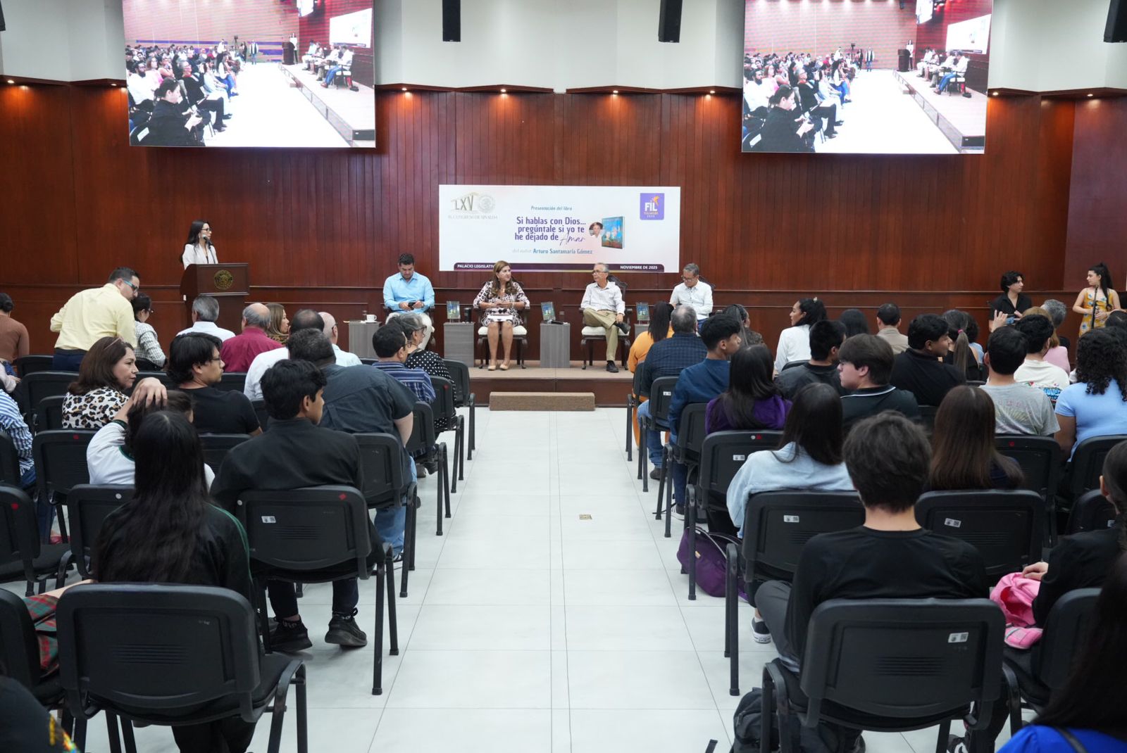 En el marco de la Feria Internacional del Libro Culiacán 2025, el Congreso del Estado de Sinaloa presentó la novela "Si hablas con Dios, pregúntale si yo te he dejado de amar", del escritor Arturo Santamaría Gómez.