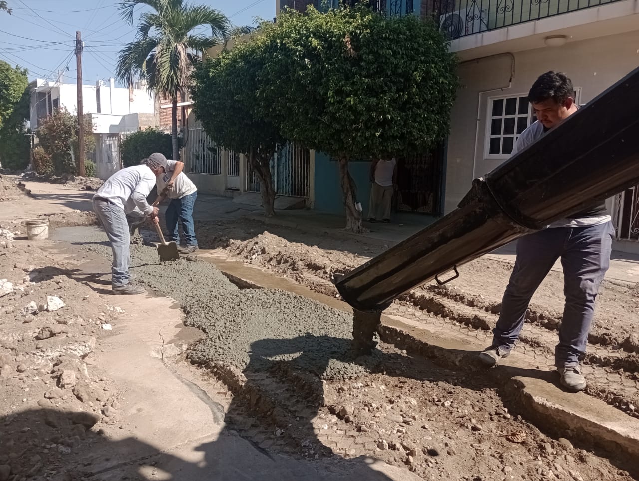 En esta ocasión, se taparon dos considerables aberturas en el pavimento, derivadas de la reposición de la red de atarjeas en la Colonia Olímpica y el Fraccionamiento Gaviotas