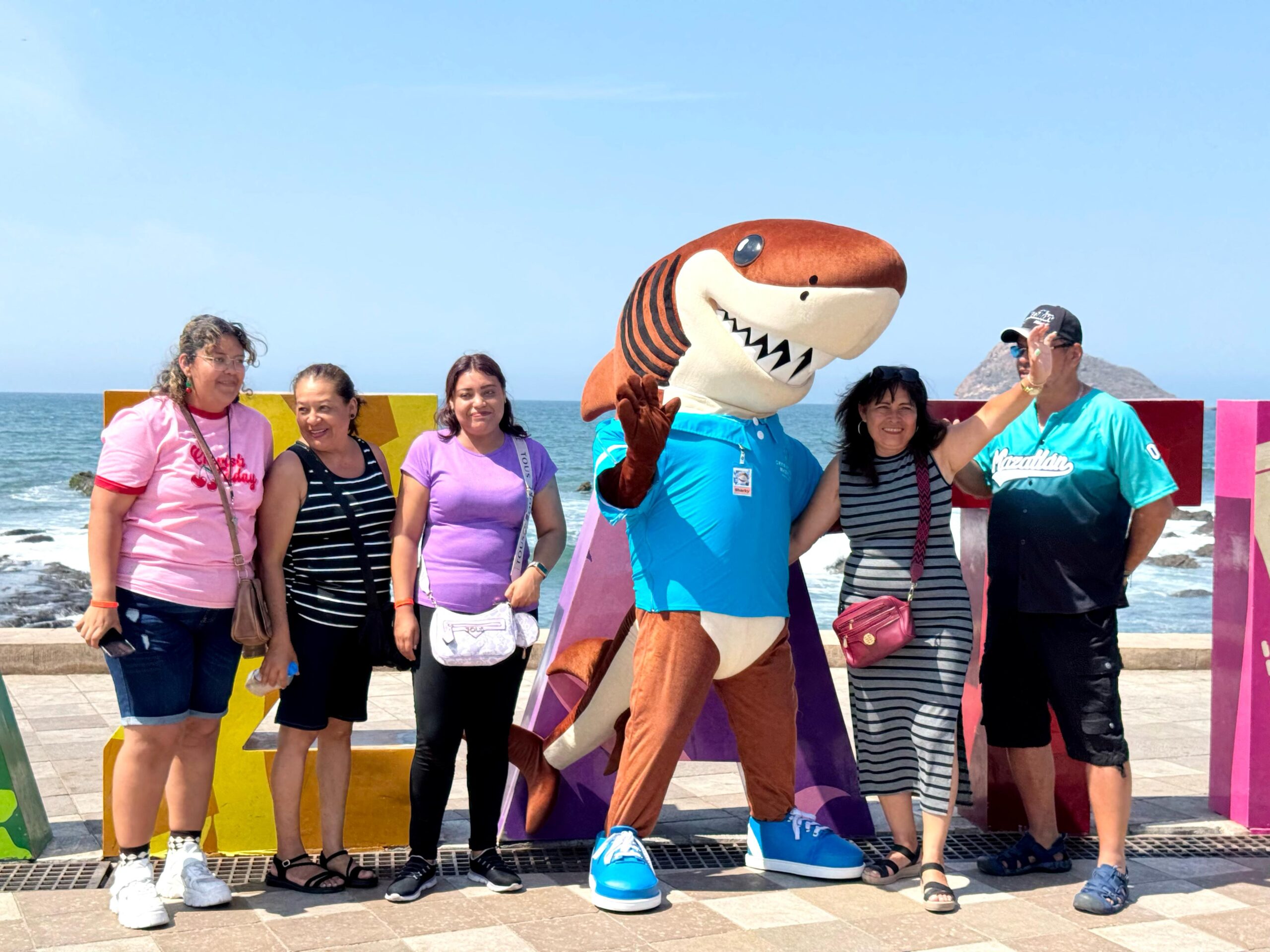 Gran Acuario Mazatlán destaca por la labor que realiza a través del Hospital de Fauna, una unidad especializada en la atención, rehabilitación y liberación de diversas especies silvestres. Este servicio, ofrecido sin costo para la comunidad, no solo contribuye a la protección de la biodiversidad regional, sino que también fortalece la conciencia ambiental entre visitantes y residentes.