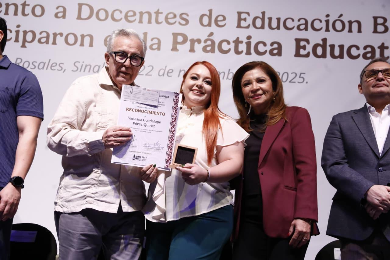 El mandatario estatal entregó sus constancias y estímulos económicos a 276 docentes que cursaron el programa Práctica Educativa 2025